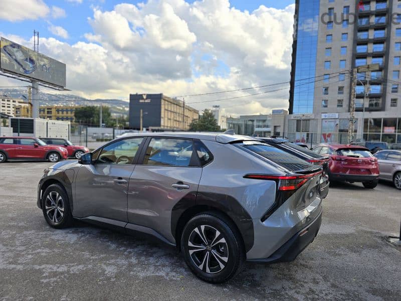 Hott offer !!! NEW TOYOTA BZ4X FULL ELECTRIC LONG RANGE 615 KM BATTERY