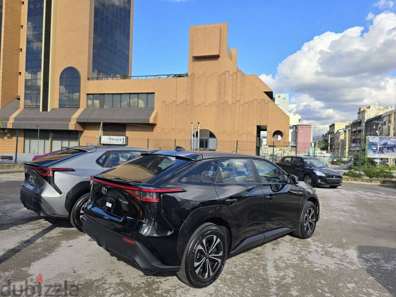 Hott offer !!! NEW TOYOTA BZ4X FULL ELECTRIC LONG RANGE 615 KM BATTERY