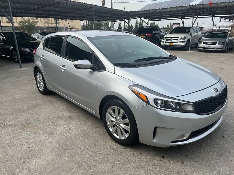 Kia forte 5 2017 clean carfax Cars for Sale 115789232