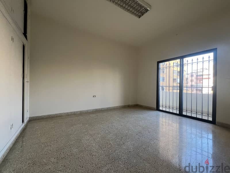 Ain El Remmeneh 24/7 Electricity 3 Bedrooms Apart 3 Balconies