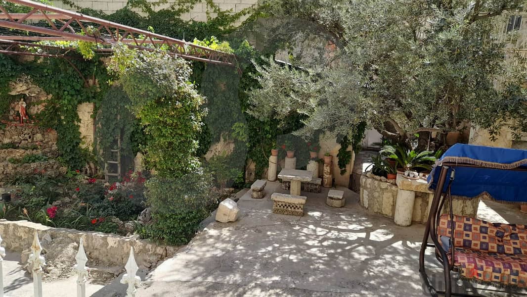 400 sqm traditional house in Zahle/زحلة REFJG104480 Apartments