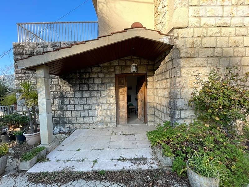 Villa on tophill of baabdath for Guest house and wedding events