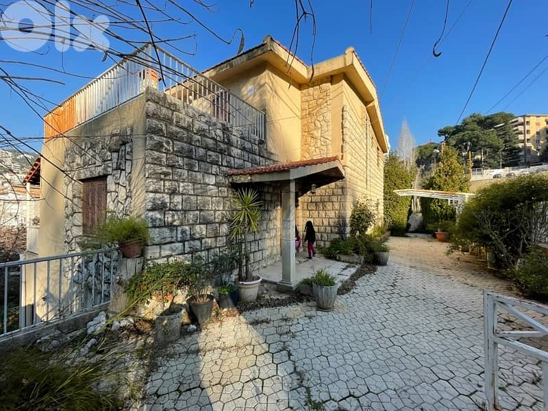 Villa on tophill of baabdath for Guest house and wedding events