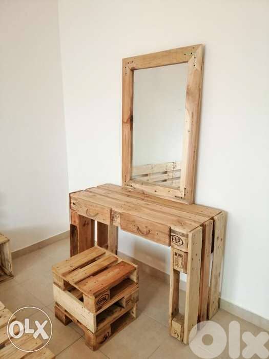 Wood makeup desk with mirror pallets style خزانة ميكياج طبالي خشب