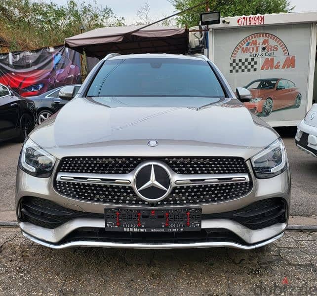 Mercedes Benz Glc 300 Amg package 2020 full options tiptronic Cars