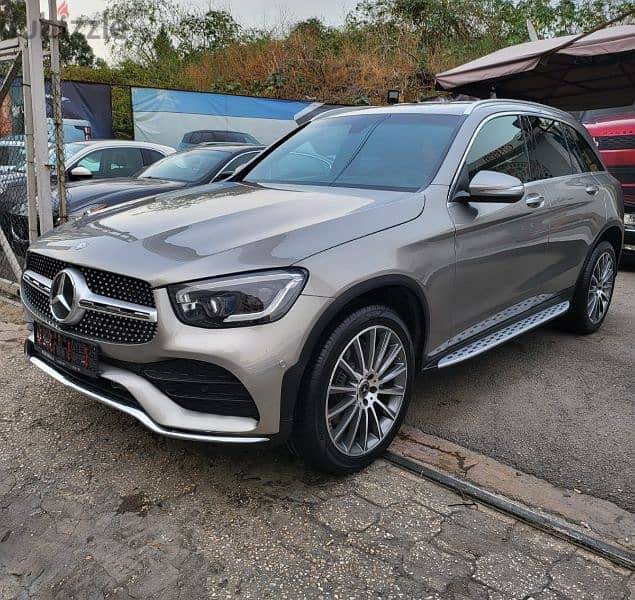 Mercedes Benz Glc 300 Amg package 2020 full options tiptronic Cars
