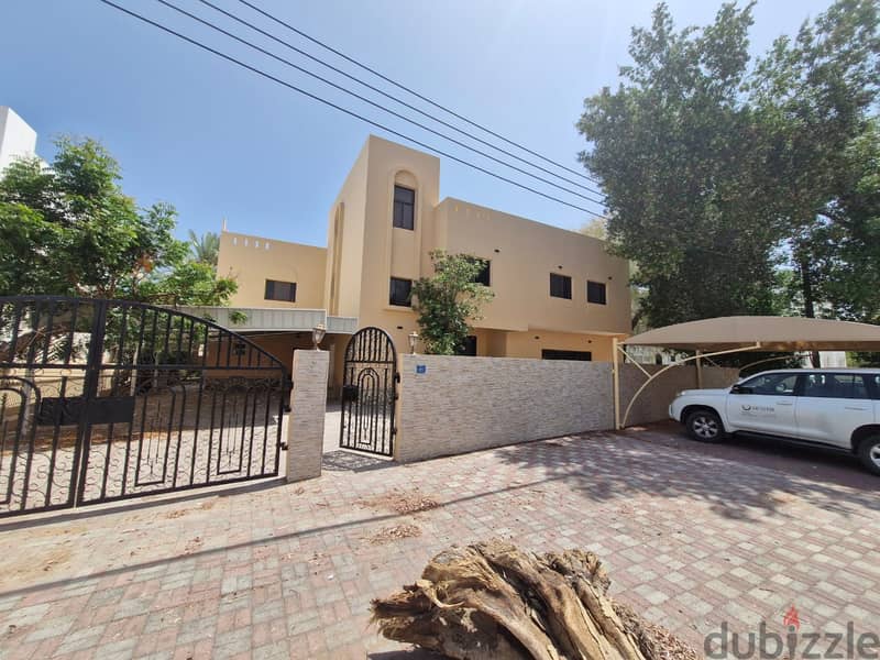 2 BR Lovely Flat in Ghubra Apartments for Rent 129262537