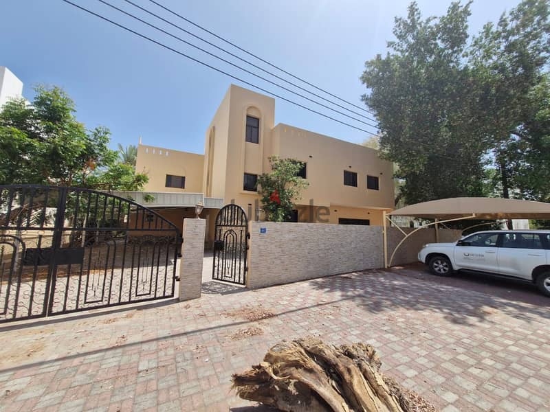 4 BR Incredible Villa in Ghubra Villas for Rent 129262605