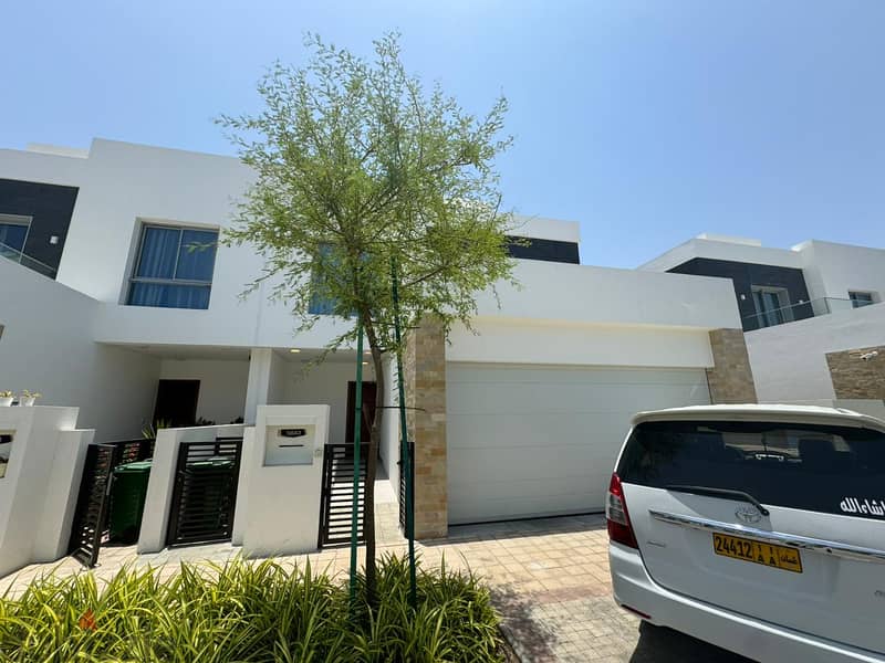3 + 1 BR Stunning Villa in Al Mouj Villas for Rent 129281879