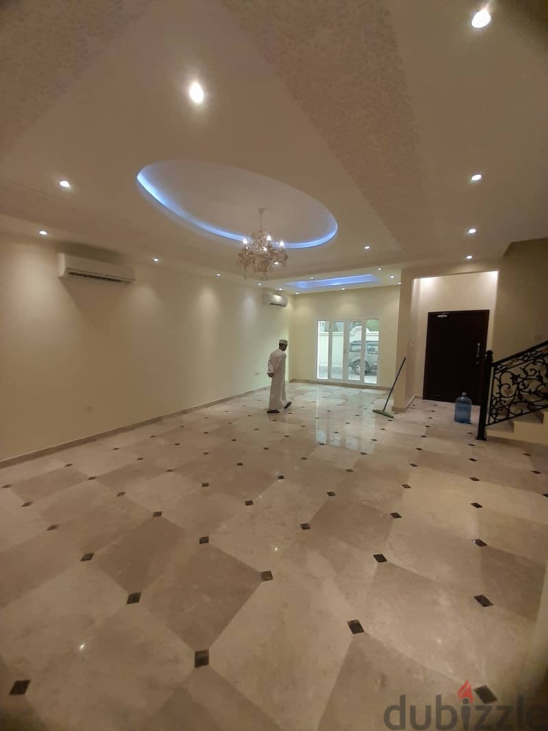 SRAM377 Villa to let in Hail South Villas for Rent 129288172