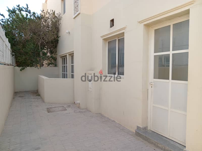 5 Bedrooms Villa For Rent Ain Khalid Villas for Rent 120218096