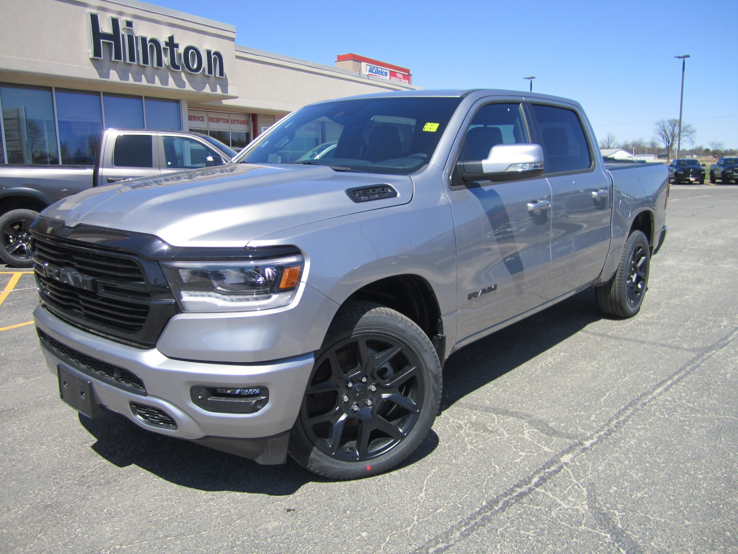 Hinton Dodge New & Used Dodge, Chrysler, Jeep Dealer Perth, ON.