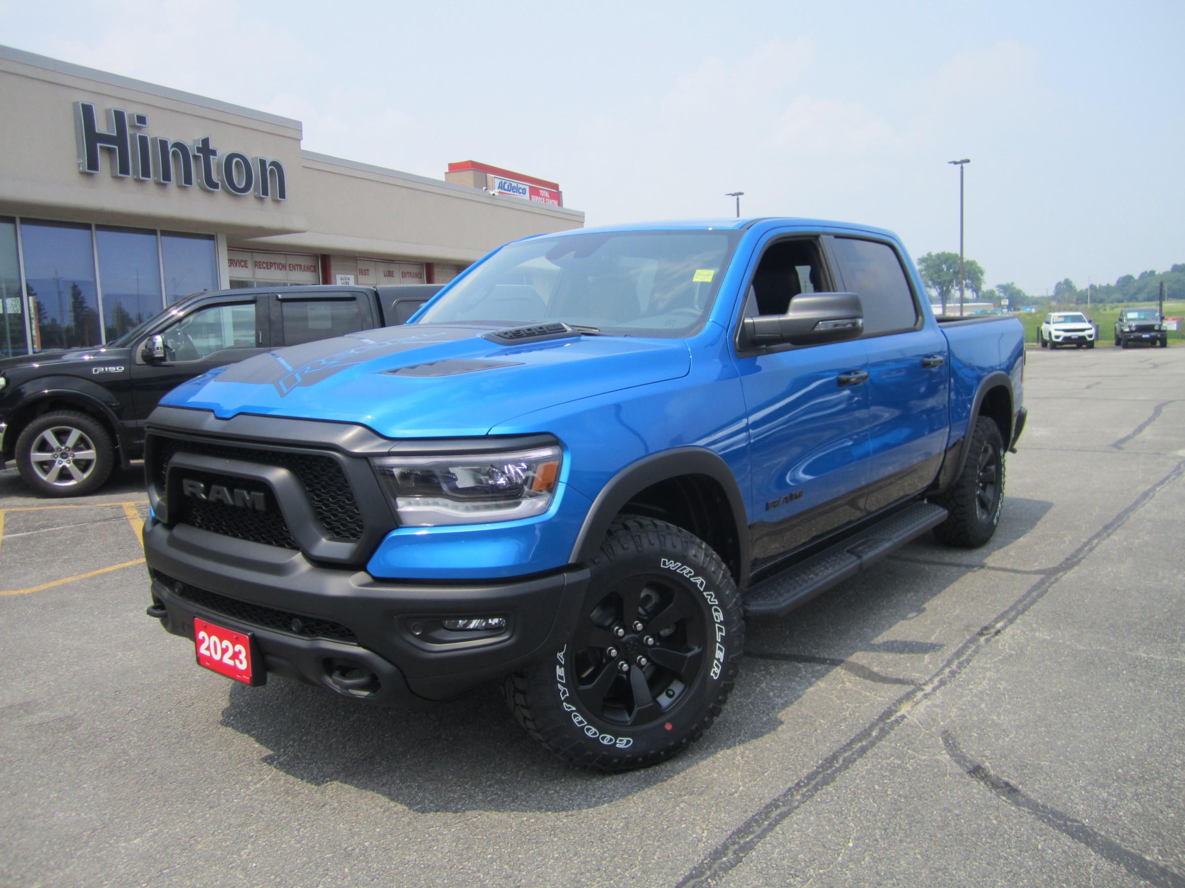 Hinton Dodge New & Used Dodge, Chrysler, Jeep Dealer Perth, ON.