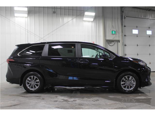 2021 Toyota Sienna LE 8Passenger for sale in Winnipeg McPhillips Toyota