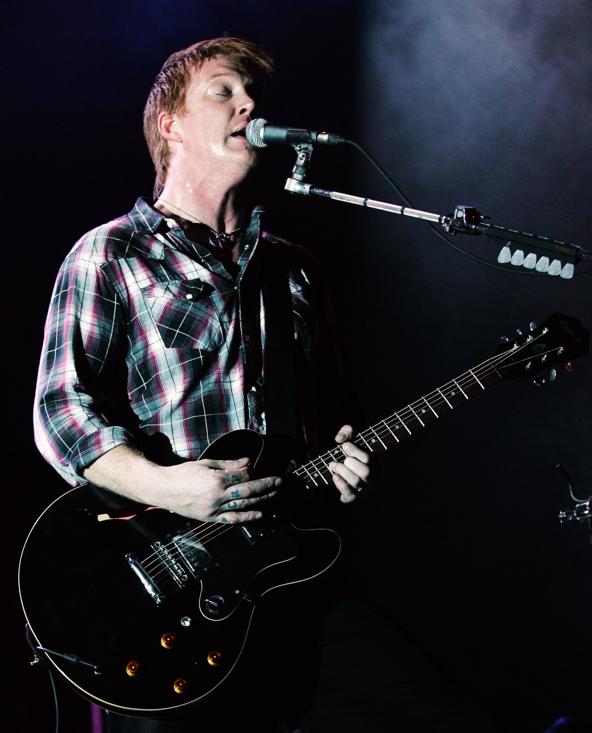 Josh Homme's Guitar Gear, Pedalboard & Amps Equipboard®