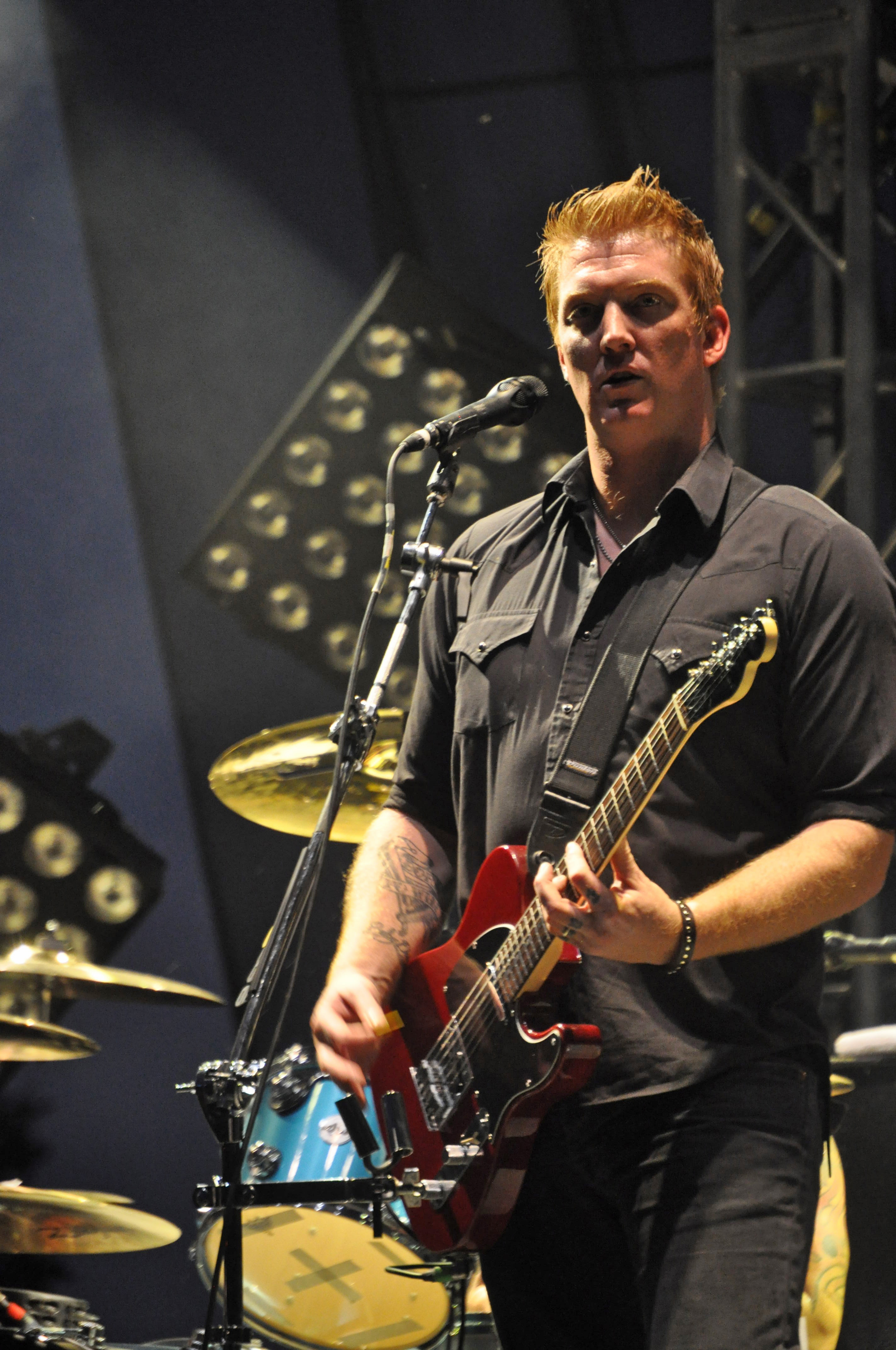 Josh Homme's Guitar Gear, Pedalboard & Amps Equipboard