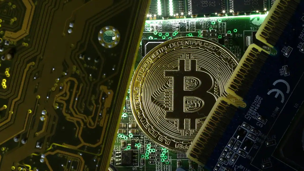 Bitcoin cannot be ignored and blockchain technology should be