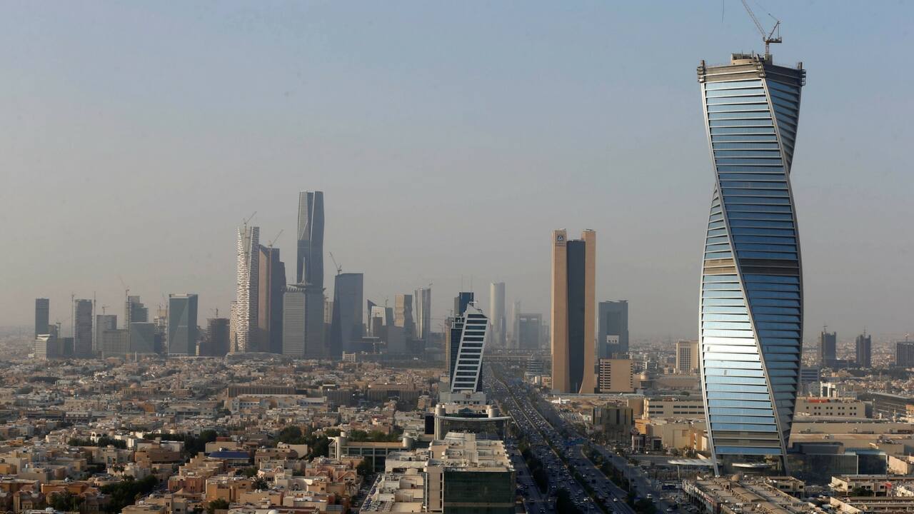 Saudi Arabia intercepts missile over Riyadh Yemeni rebels claim