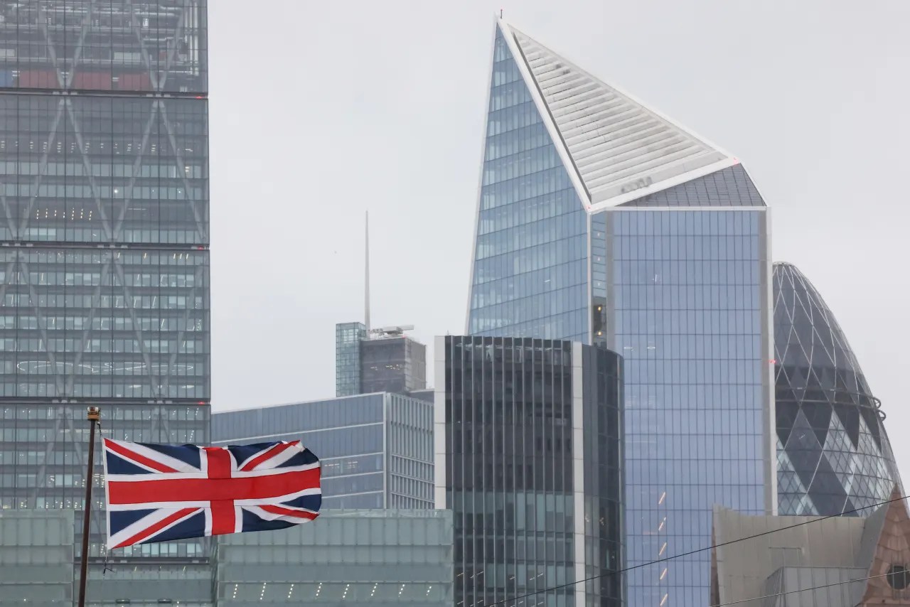 JPMorgan earns biggest-ever annual profit as investment bankers ride ...