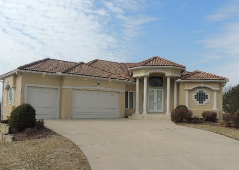 Sw Coachlight Pl, Lees Summit, MO 64081, Foreclosure 366,000 4BD