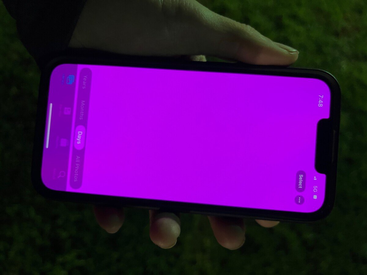 a bug shows an allpink screen on some iPhone 13 Gearrice