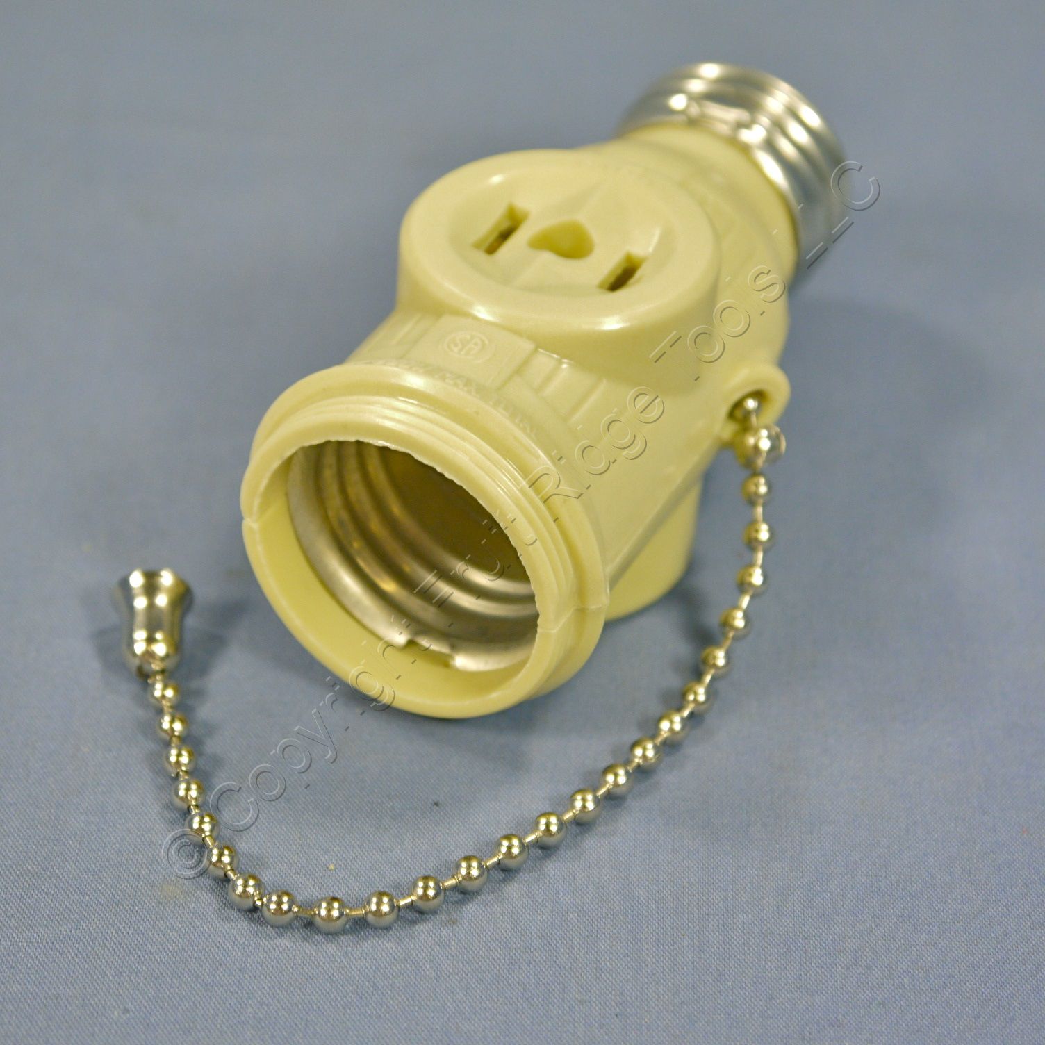 Cooper Ivory Lampholder Socket Adapter Pull Chain w/Outlet Receptacle