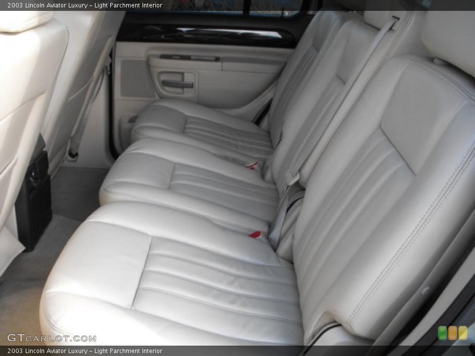 Light Parchment Interior Photo for the 2003 Lincoln Aviator Luxury