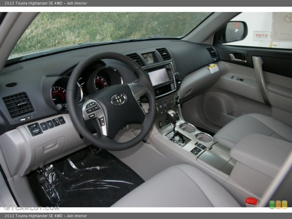 Ash Interior Prime Interior for the 2013 Toyota Highlander SE 4WD