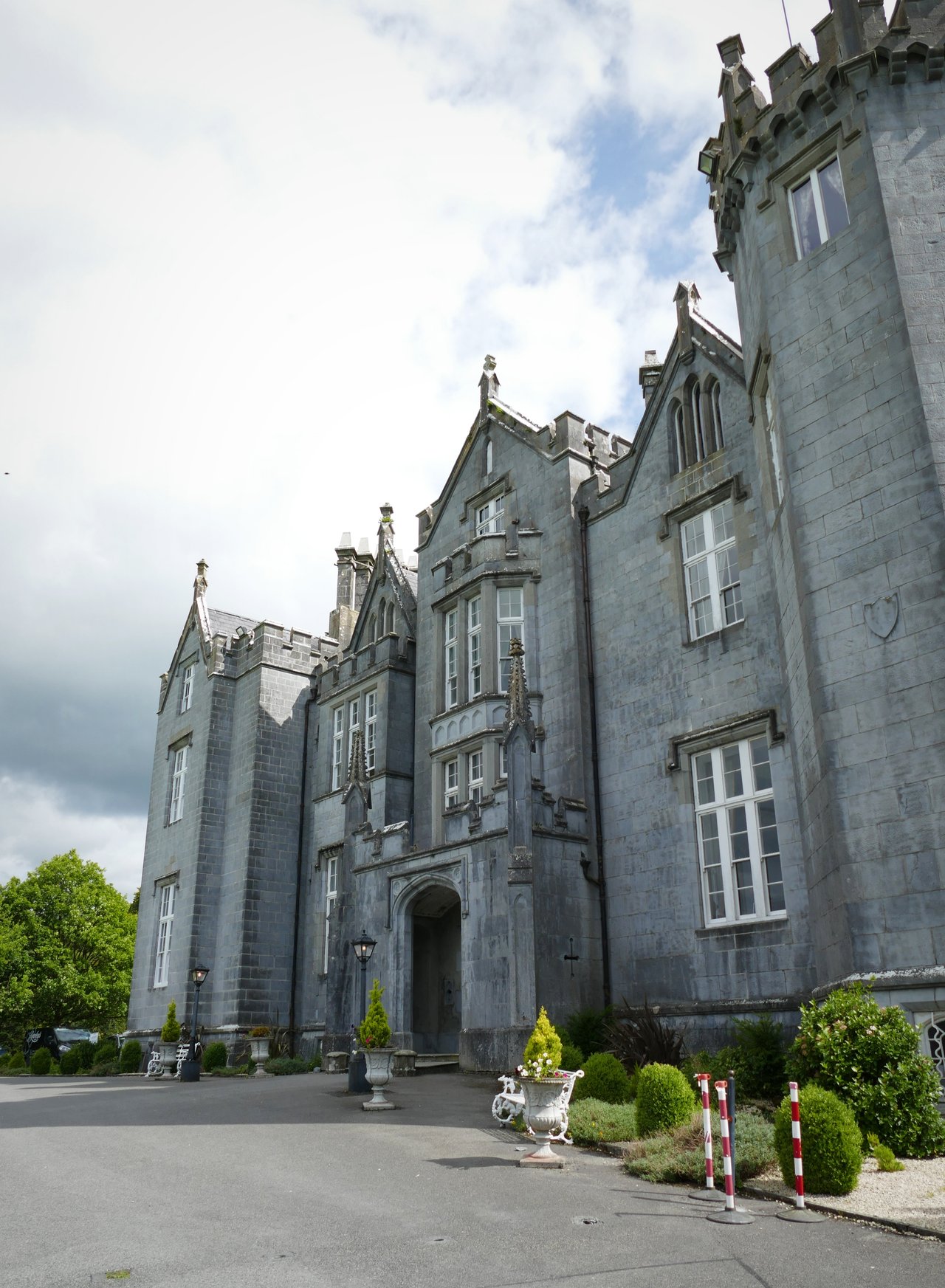 Kinnitty Castle County Offaly Ireland — Hive