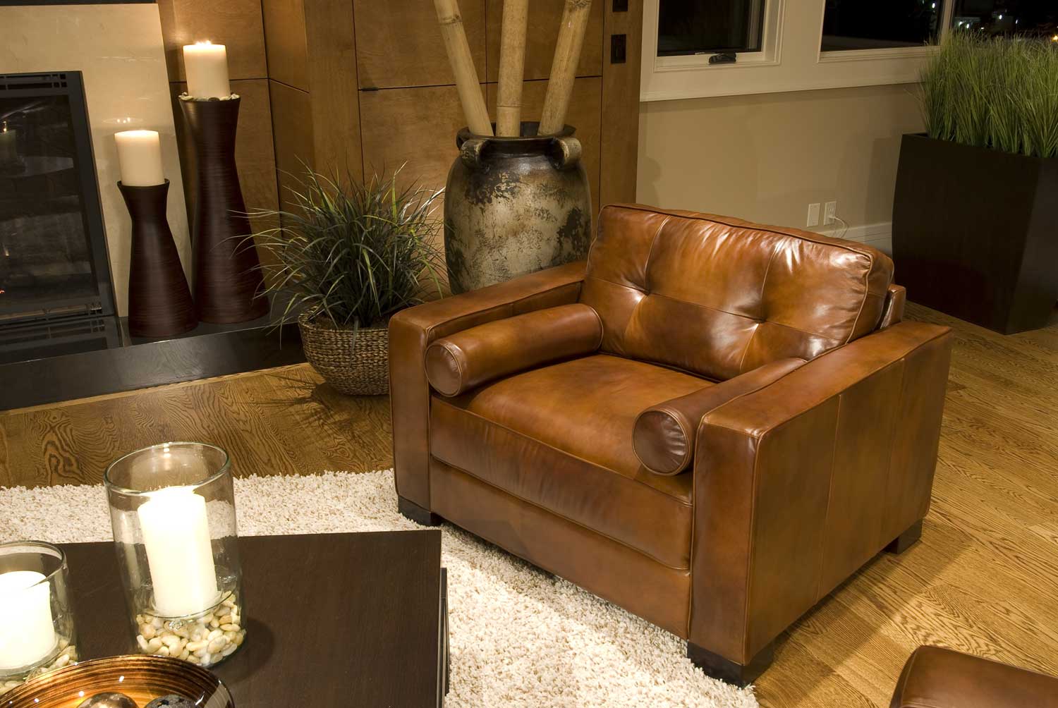 ELEMENTS Fine Home Furnishings Soho Top Grain Leather Standard Accent