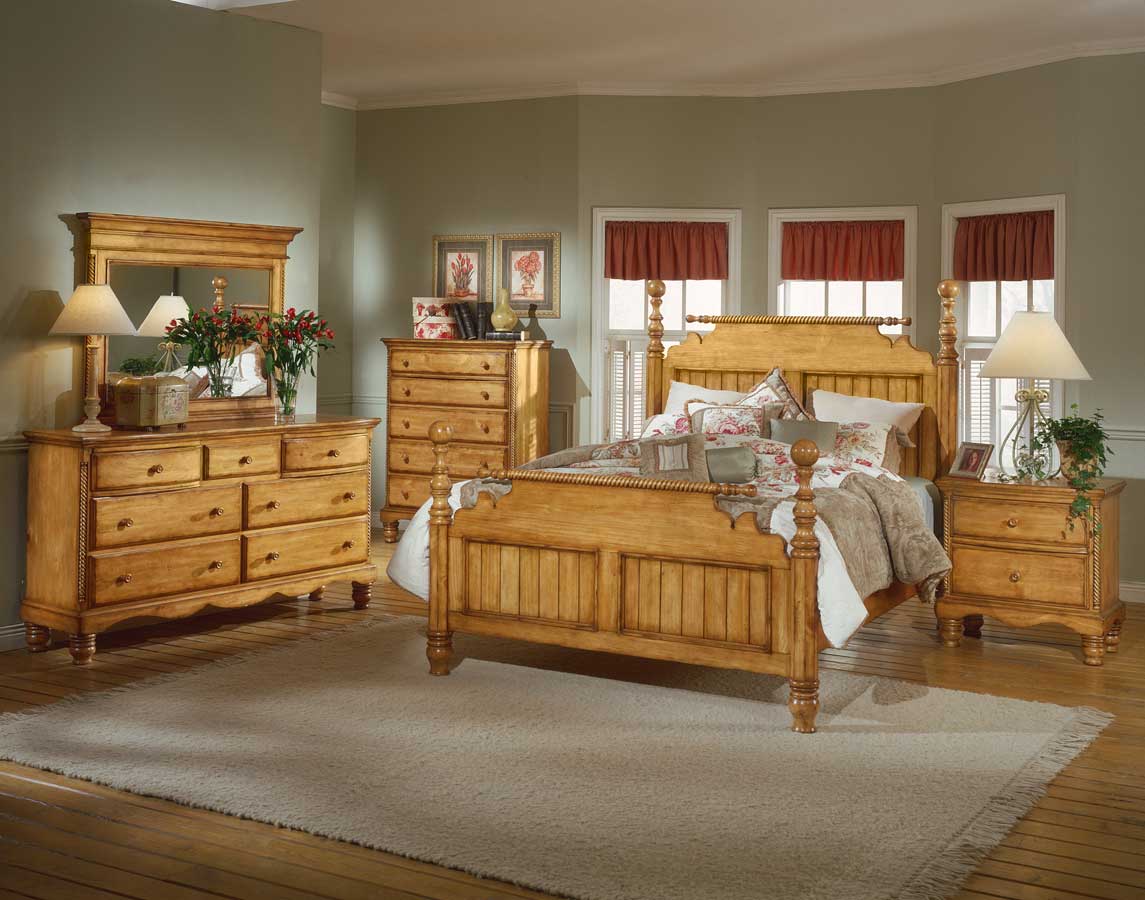 Hillsdale Wilshire Post Bedroom Collection Antique Pine HDB1171 at