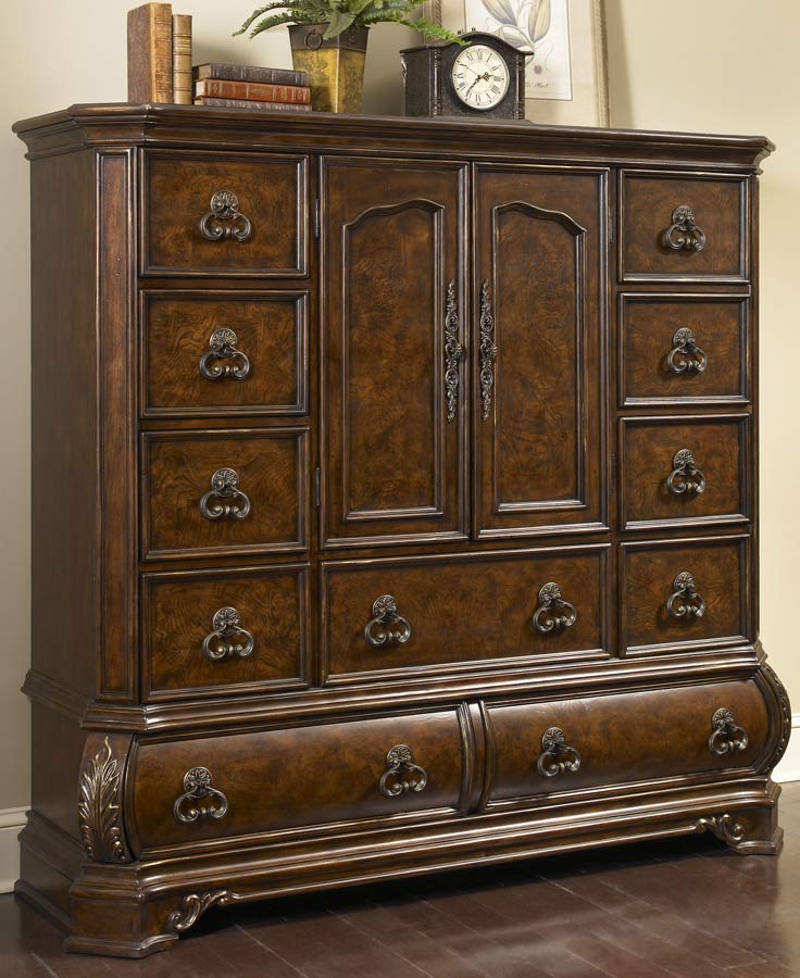 Pulaski Wellington Manor Master Chest PF962127 at