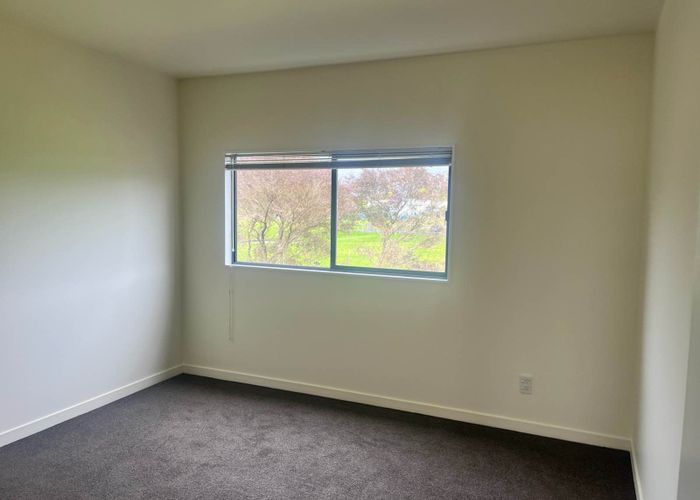 For rent 27/29 Aviemore Drive, Highland Park, Manukau City, Auckland