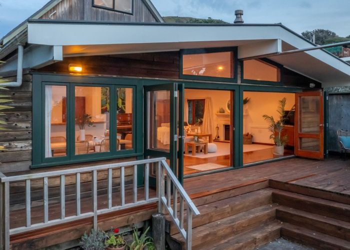 Free property data for 16 Ames Street, Paekakariki homes.co.nz