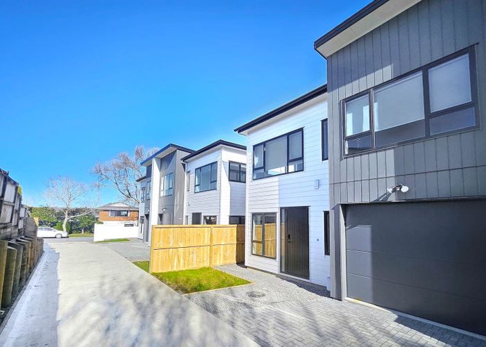 For sale 43D Mirrabooka Avenue, Botany Downs, Manukau City, Auckland