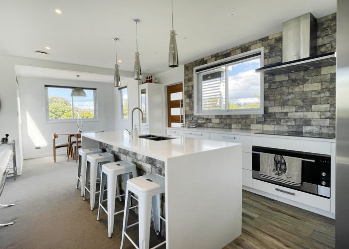 For sale 1/467 Beach Road, Murrays Bay, North Shore City, Auckland