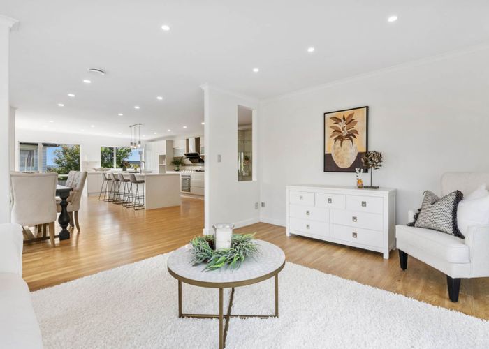 Free property data for 17 Loughros Place, Pinehill, Auckland homes.co.nz