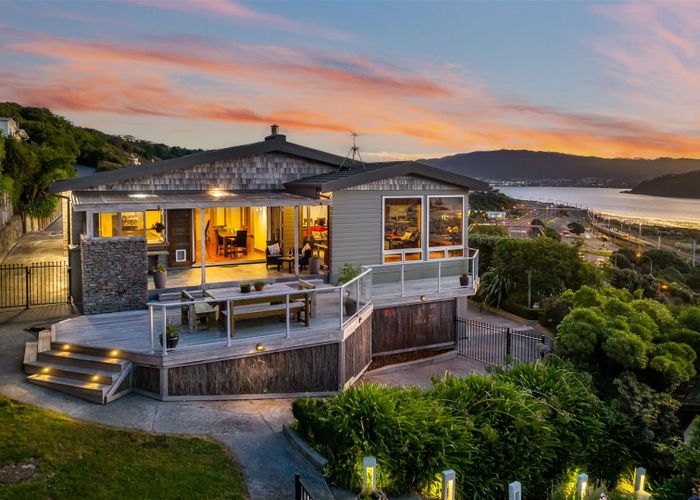 For sale 62 Kiriwai Road, Paremata, Porirua, Wellington homes.co.nz