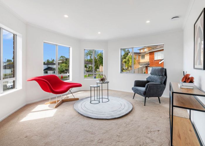 Free property data for 17 Loughros Place, Pinehill, Auckland homes.co.nz