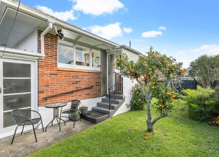 Free property data for 4/1106 New North Road, Mount Albert, Auckland