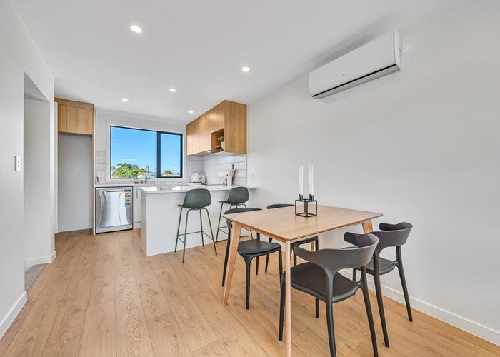 For sale 7/1 Oteha Valley Road, Northcross, North Shore City