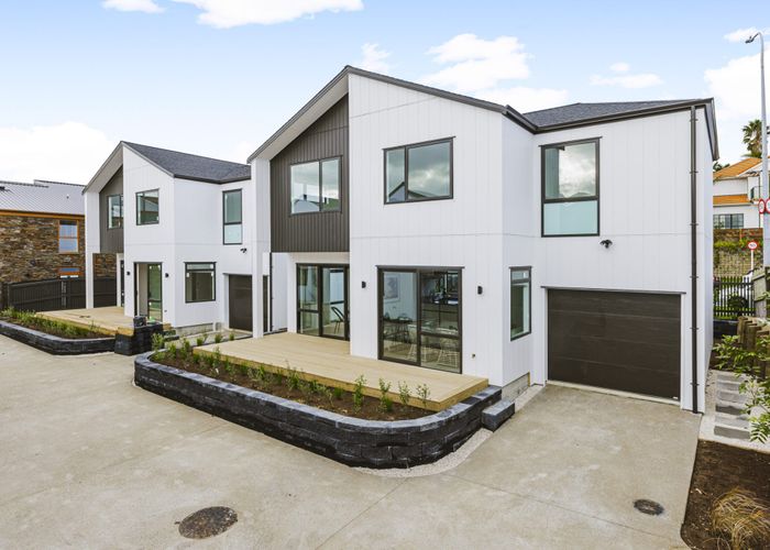 For sale 15 Matterhorn Crescent, Northpark, Manukau City, Auckland
