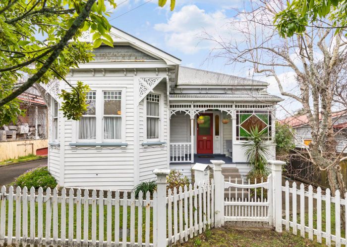 Free property data for 45 Western Springs Road, Morningside, Auckland