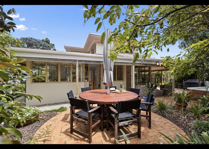 For sale 484 Beach Road, Murrays Bay, Auckland homes.co.nz
