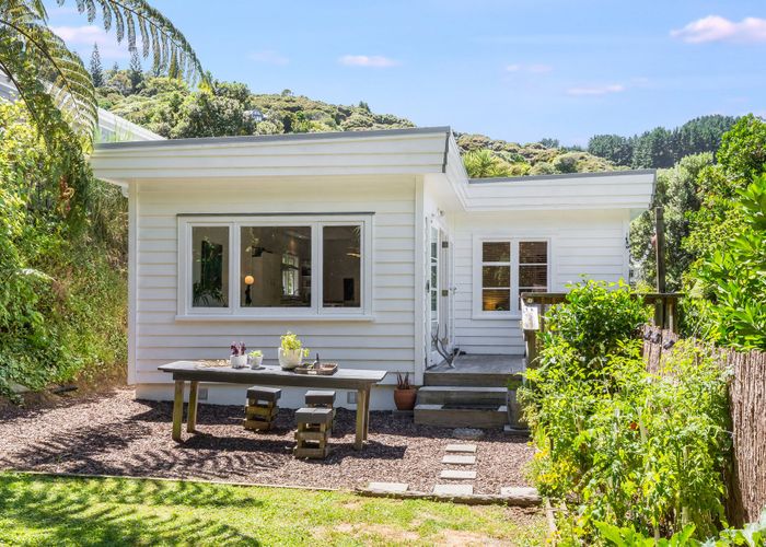 For sale 63 Airlie Road, Plimmerton, Porirua, Wellington homes.co.nz