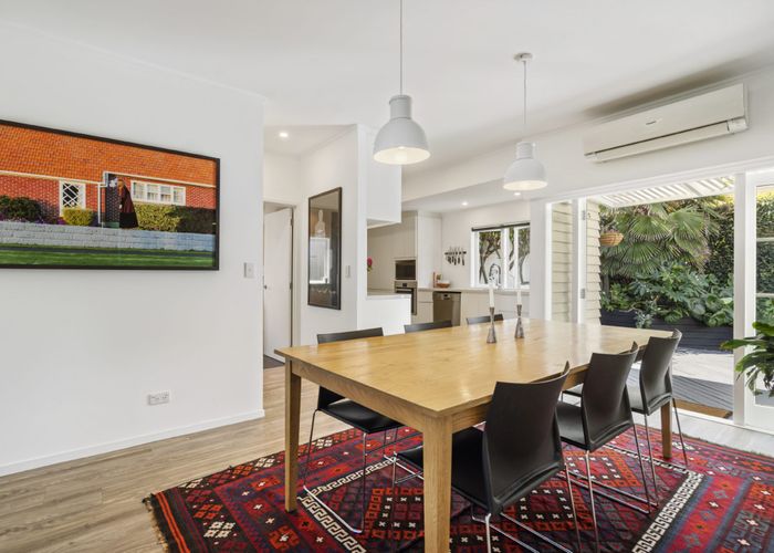 For sale 2/39 Hillcrest Road, Hillcrest, North Shore City, Auckland