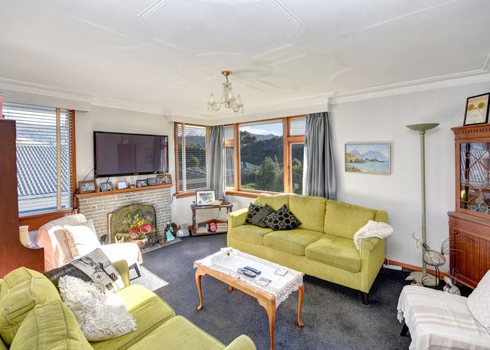 Free property data for 9 Castlewood Road, Company Bay, Dunedin homes