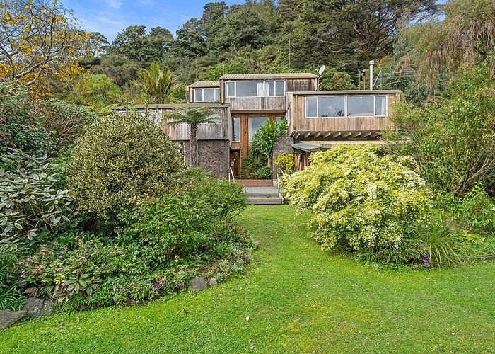Free property data for 38 Cheviot Road, Lowry Bay, Lower Hutt homes.co.nz