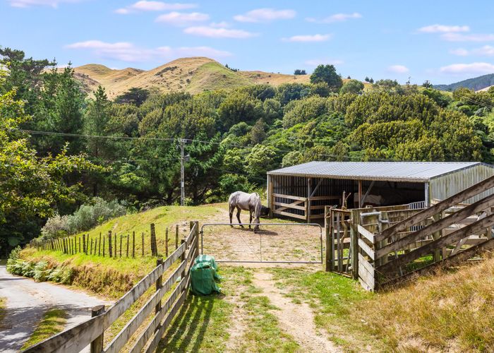 For sale 1153 Paekakariki Hill Road, Pauatahanui, Porirua, Wellington