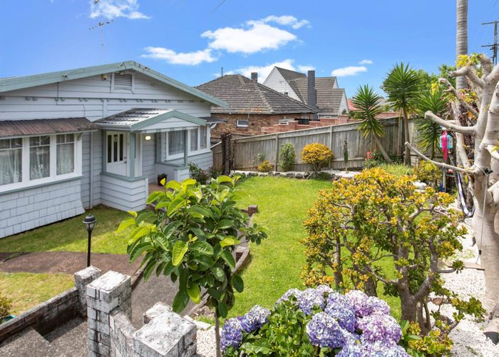 Free property data for 128 Mount Albert Road, Mount Albert, Auckland